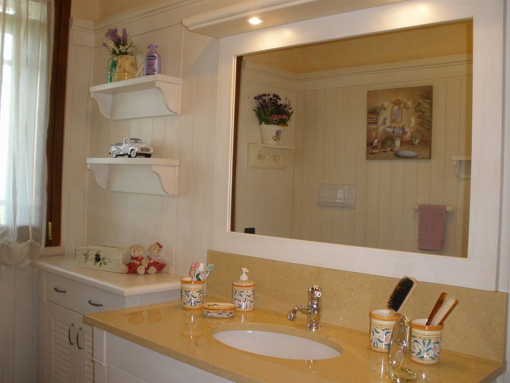 Mobili da bagno in legno massello ~ avienix.com for . Bagni con mensoloni
