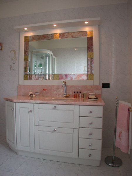 bagno-in-legno-laccato-bianco.jpg