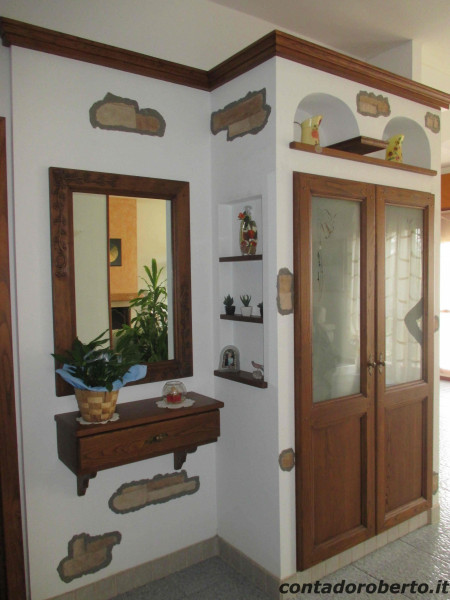 mobile-ingresso-in-legno-e-muratura.jpg